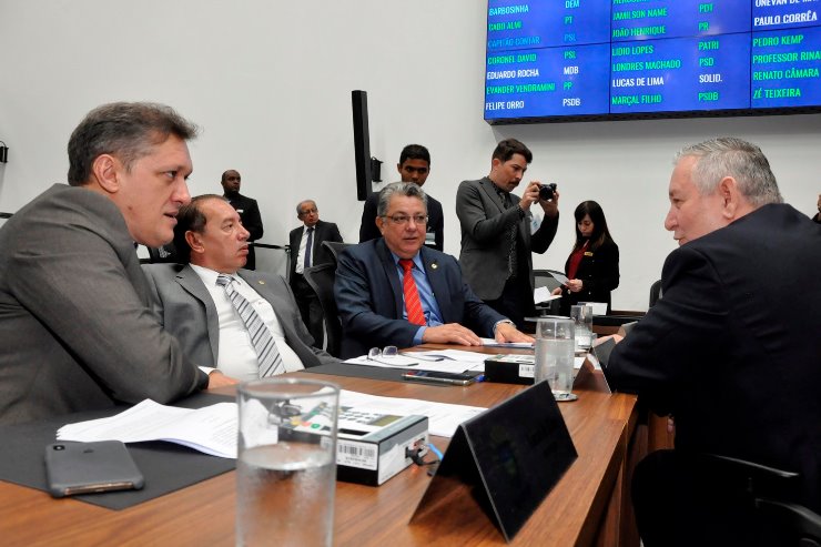 Imagem: Deputados devem apreciar projeto sobre materiais escolares de uso coletivo nas escolas particulares