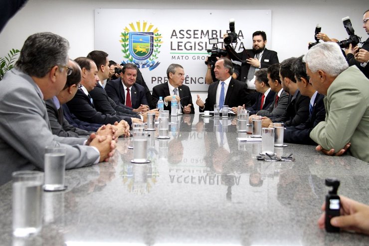 Imagem: Deputados receberam Kennedy Nunes na Sala da Presidência