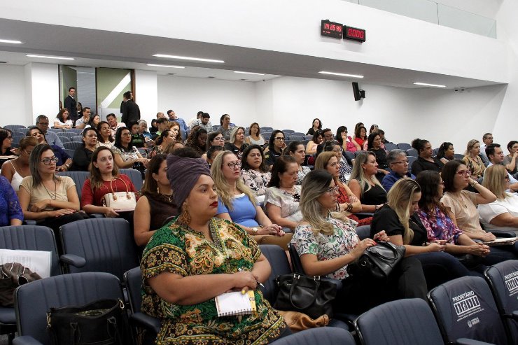 Imagem: Mulheres foram maioria em evento que debateu ações de enfrentamento ao feminicídio em MS