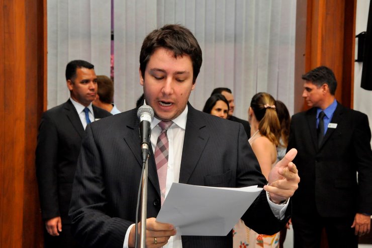 Imagem: Deputado João Henrique, autor do projeto: "Tal medida contribui para a segurança da gestante com deficiência auditiva"