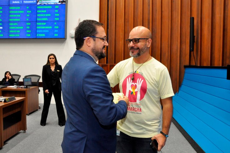 Imagem: Representante da EndoMarcha, Alex Figueiredo, esteve no plenário a convite do deputado Marcio Fernandes