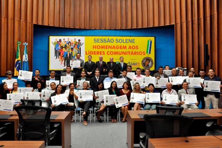 Imagem: Evento foi proposto pelo deputado Cabo Almi e homenageou 40 líderes comunitários