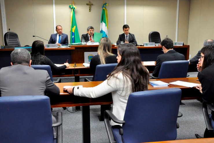 Imagem: CCJR se reúne todas as quartas-feiras, às 8h, no Plenarinho Nelito Câmara