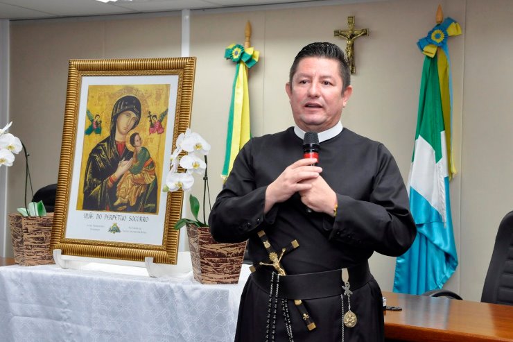 Imagem: Padre Reginaldo Padilha conduziu momento de oração e bênção