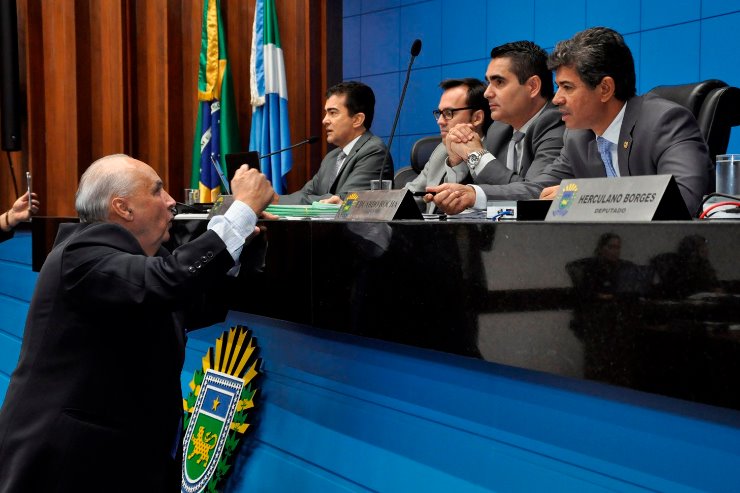 Imagem: Deputados receberam os projetos do Executivo durante a sessão ordinária desta quinta-feira