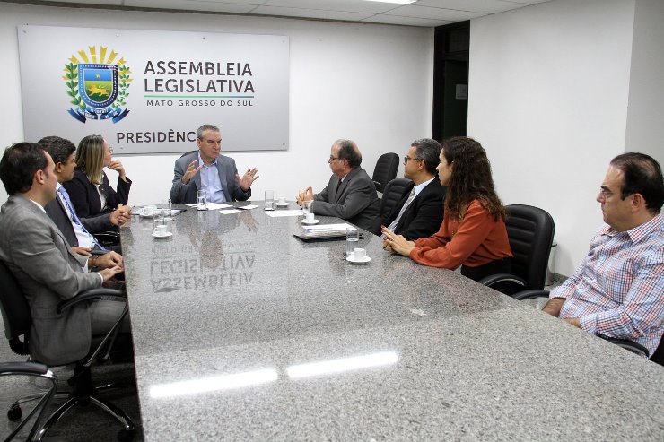 Imagem: Representantes da ALMS e de órgãos ligados a questões trabalhistas se reuniram para falar sobre trabalho para jovens
