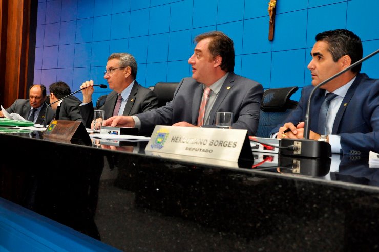 Imagem: Mesa Diretora da Assembleia Legislativa, que publicou resolução com propostas de alterações da Constituição