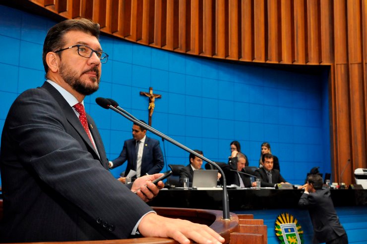 Imagem: Pedro Kemp: "Existem pessoas passando necessidade, o governo estadual precisa honrar os salários"