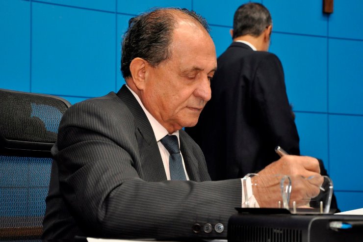 Imagem: O deputado Zé Teixeira apresentou proposta para garantir proteção à vida dos sul-mato-grossenses