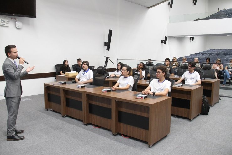 Imagem: Eduardo Marques Júnior, de 22 anos, falou, de jovem para jovem, sobre assunto tão sério, o papel do pai