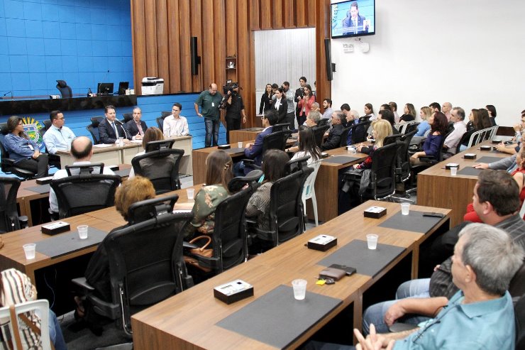 Imagem:  Durante o primeiro encontro oficial do grupo de trabalho, representantes de 30 instituições tomaram posse como membros da Frente