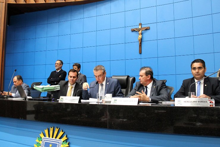 Imagem: Foram instituídos a Medalha e o Diploma “O Homem Pantaneiro, o Guardião do Bioma” e concedida a Comenda do Mérito Legislativo