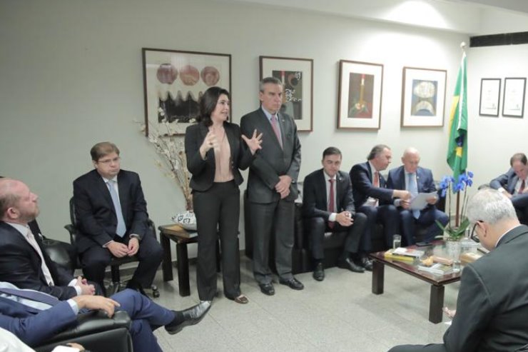 Imagem: Comitiva liderada por Paulo Corrêa foi recebida pela presidente da CCJ, senadora Simone Tebet