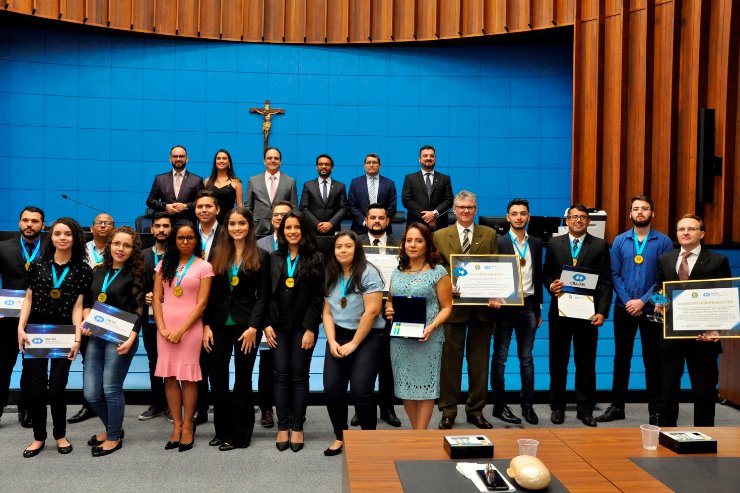 Imagem: Profissionais e acadêmicos de Administração foram homenageados durante sessão solene na Assembleia