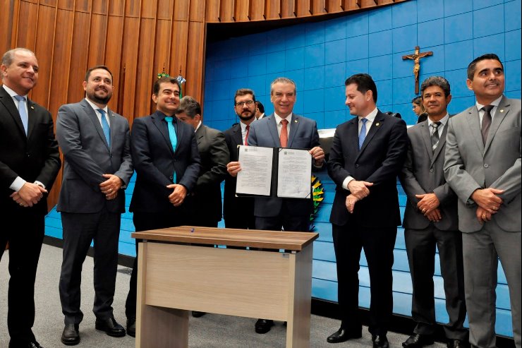 Imagem: Protocolo assinado pelo presidente Paulo Corrêa e demais parlamentares nesta quinta-feira