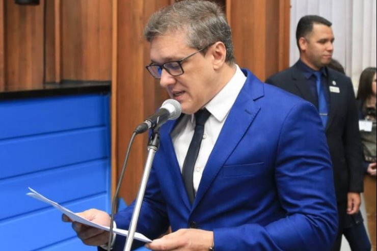 Imagem: Animais domésticos não poderão ser vendidos sem microchips intalados, prevê a proposta de Lucas de Lima