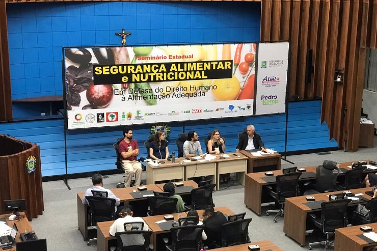 Imagem: Mesa de trabalho do Seminário Estadual de Segurança Alimentar e Nutricional durante o período da tarde