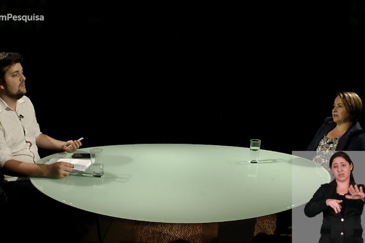 Imagem: Entrevista com a vice-reitora da UEMS, Celi Neres, traz práticas de educação especial que incluem o cinema para o público cego