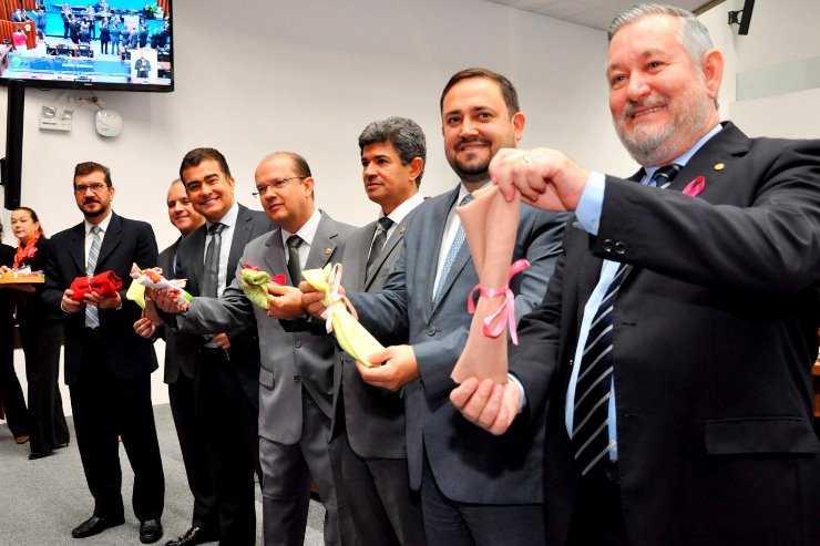 Imagem: Os lenços podem ser doados até o dia 30 no saguão principal 