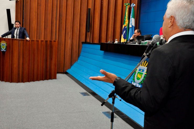 Imagem: Deputados João Henrique (tribuna) e Cabo Almi são autores da nova lei 