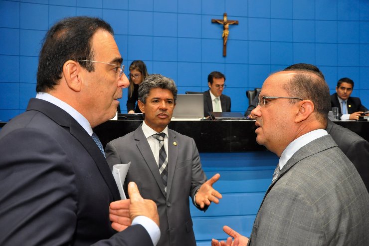 Imagem: Deputados também debateram projeto sobre cobrança de religação de energia