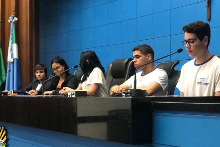 Imagem: Deputados estudantes alegaram que a prática é uma herança da escravidão no Brasil e acreditam na educação para mudança