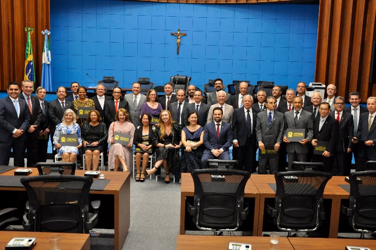 Imagem: Em noite de homenagem, 37 membros do MP receberam o Diploma de Honra ao Mérito Legislativo