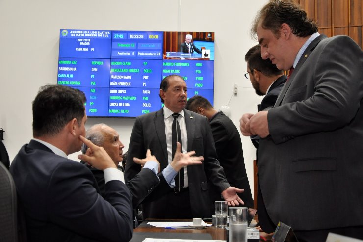 Imagem: Deputados devem se reunir com a Secretaria de Educação amanhã