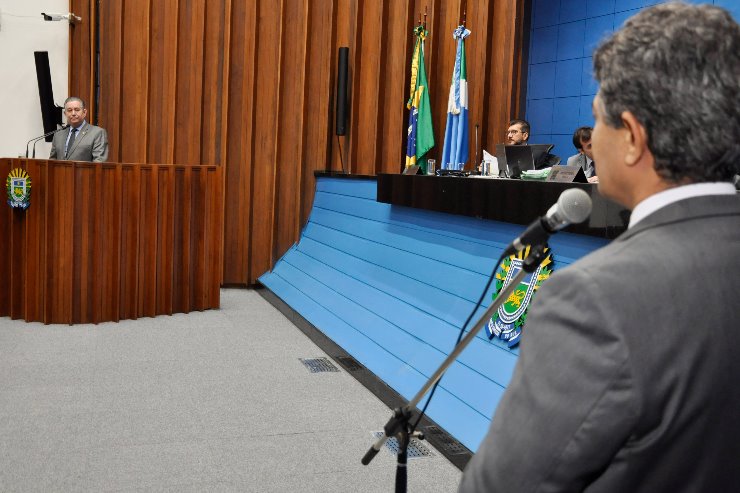 Imagem: Antônio Vaz subiu à tribuna e Professor Rinaldo fez aparte