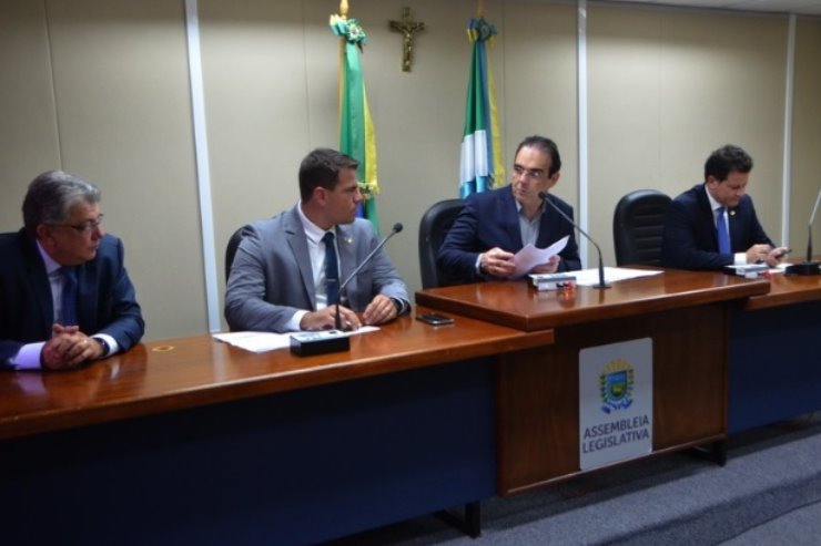 Imagem: Integrantes da CPI em reunião na tarde desta quarta-feira