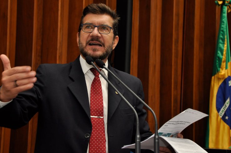 Imagem: Kemp abordou na tribuna o processo de seleção de empresas para o emplacamento da nova placa Mercosul