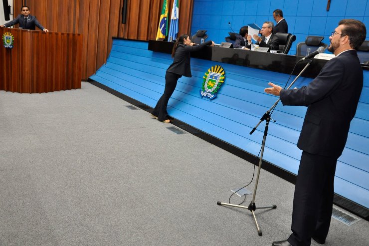 Imagem: Herculano disse sobre os prejuízos do comércio na tribuna e Pedro Kemp, em aparte, defendeu a festa popular