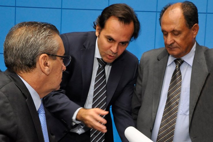 Imagem: Presidente Paulo Corrêa, secretário Volpe e primeiro secretário Zé Teixeira