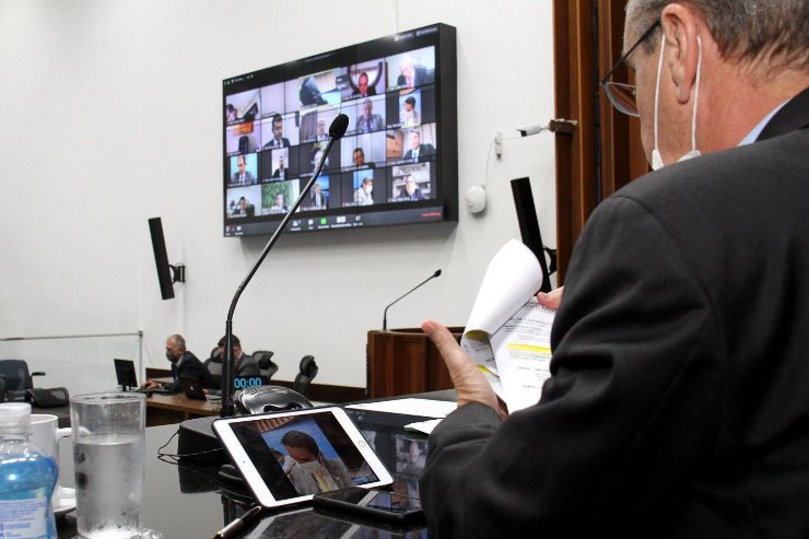 Imagem: Sessão foi presidida pelo deputado Paulo Corrêa, que esteve em plenário junto aos técnicos do Legislativo