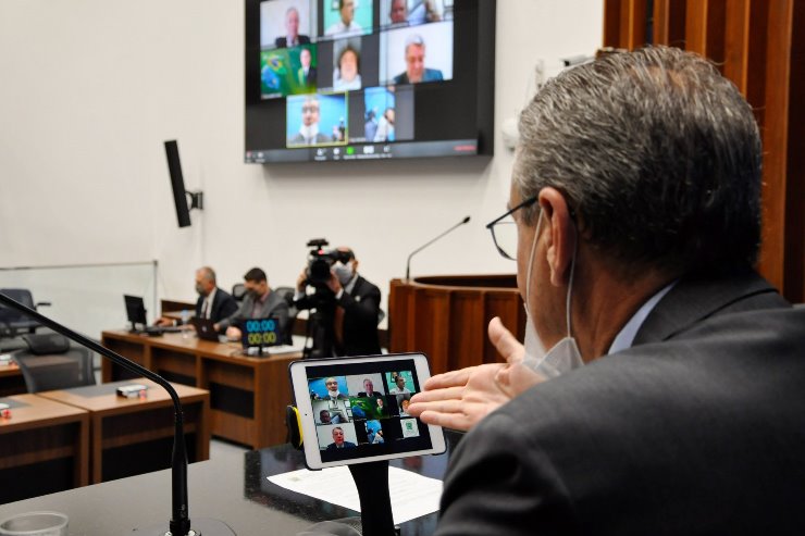 Imagem: Durante sessão remota, presidente Paulo Corrêa e deputados parabenizaram trabalhadores
