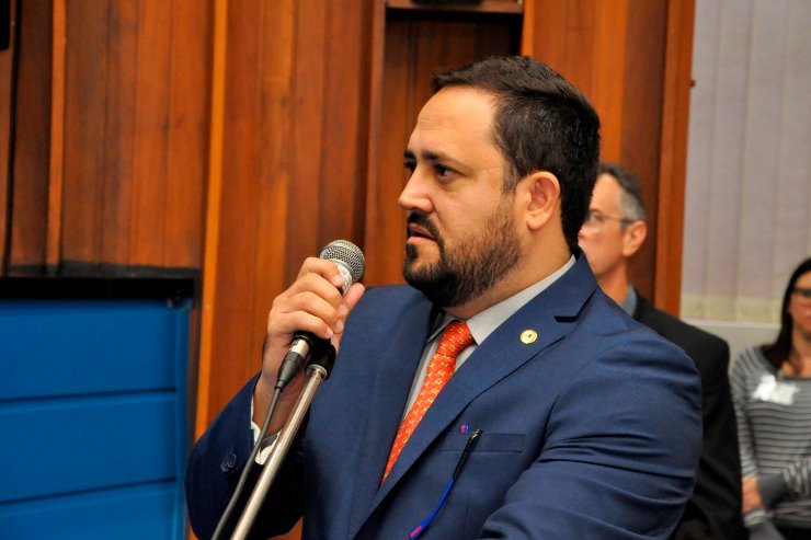 Imagem: Deputado Marcio Fernandes é autor do projeto de lei e visa reduzir pressão psicológica de quem está na linha de frente do combate ao coronavírus