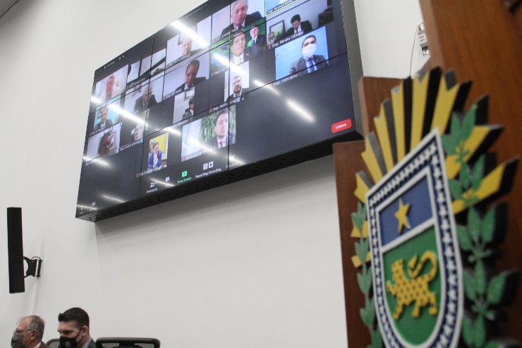 Imagem: Sessões continuam sendo por videoconferência por precauções da pandemia do Covid-19 