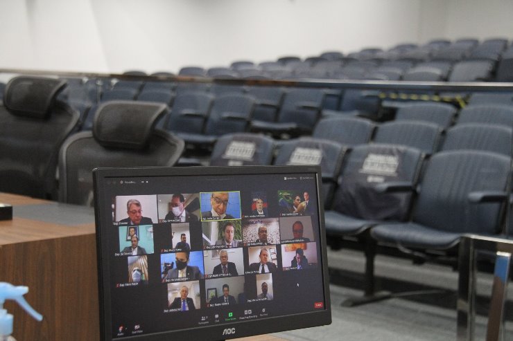 Imagem: Por medida de prevenção ao contágio pelo coronavírus, sessões são realizadas remotamente com ajuda da tecnologia