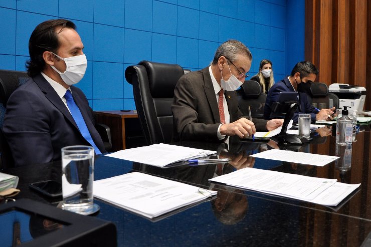 Imagem: Quadro projetos foram aprovados durante a primeira sessão da semana, conduzida pelo presidente Paulo Corrêa