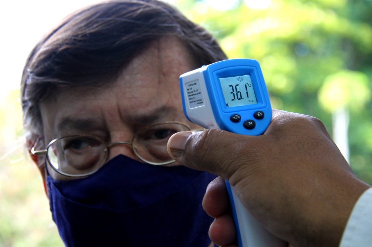 Imagem: Todos que chegam à Casa de Leis passam por aferição da temperatura, como mais uma medida de prevenção