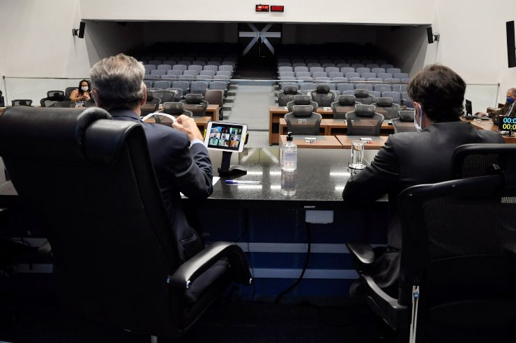 Imagem: Proposta foi apresentada em sessão online desta quinta-feira; plenário permanece fechado devido à pandemia