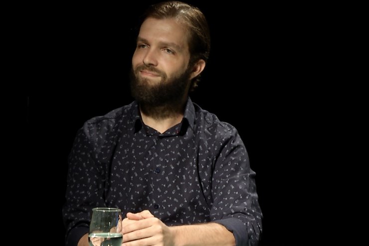 Imagem: O pesquisador Adriano Gianotto fala sobre a evolução do povo surdo na conquista de seus direitos e espaço na sociedade