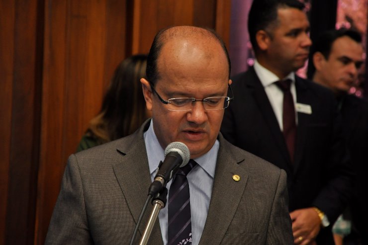 Imagem: Barbosinha apresenta proposta que visa conceder o benefício do aluguel social às mulheres vítimas de violência doméstica