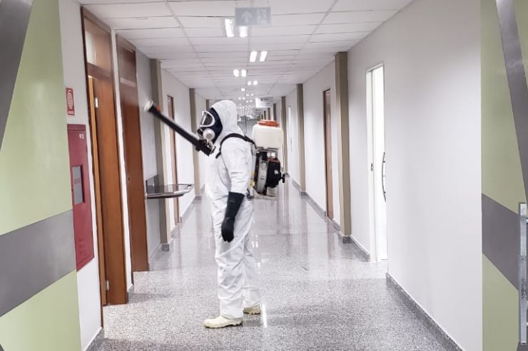 Imagem: Sanitização começou nesta segunda-feira, com produtos recomendados pela Anvisa