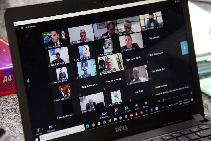 Imagem: Deputados da ALEMS durante a sessão realizada por vídeoconferência
