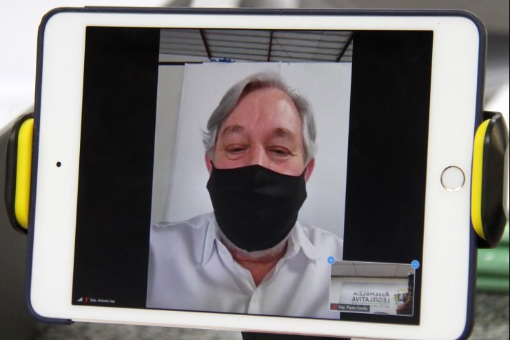 Imagem: Deputado Antônio Vaz é autor da proposta e participou da sessão remota de hoje à distância.