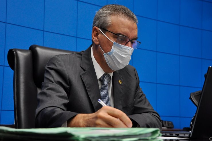 Imagem: Mesa Diretora recebe projeto do Governo do Estado, que começa a tramitar na Casa de Leis