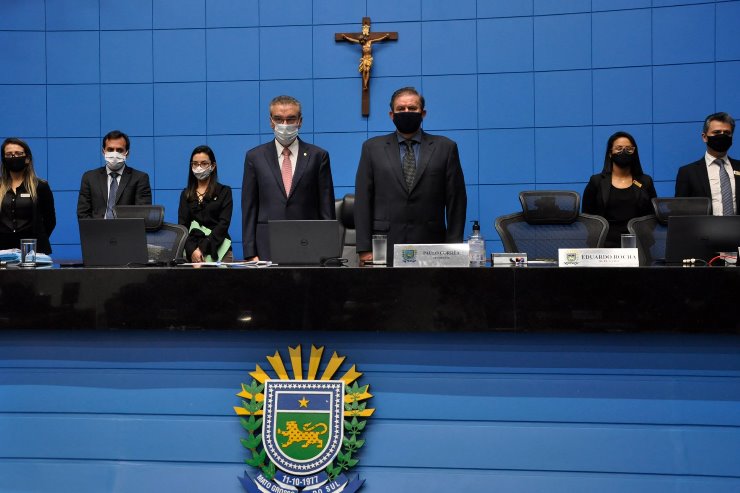 Imagem: Os deputados estaduais fizeram um minuto de silêncio em homenagem ao deputado estadual Onevan de Matos
