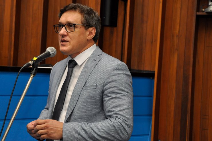 Imagem: O deputado Lucas de Lima faz um alerta para o aumento do abandono de animais durante a pandemia