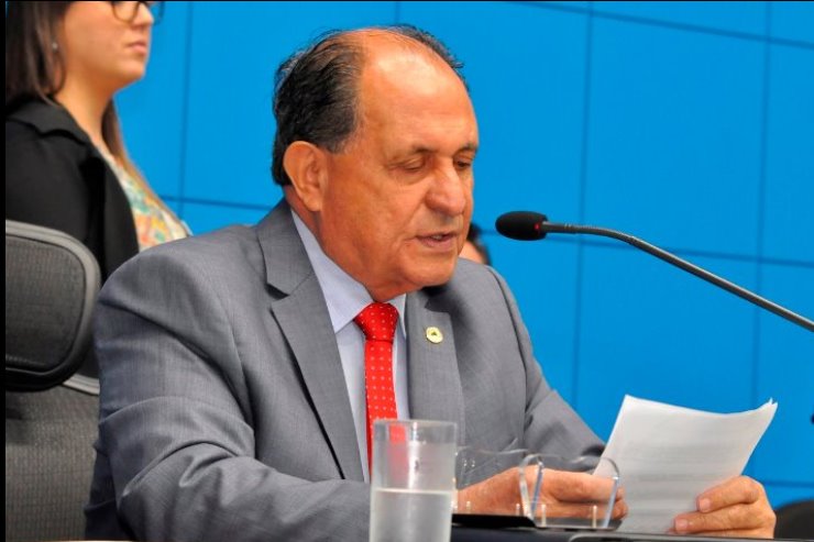 Imagem: Deputado Zé Teixeira na sessão plenária (Arquivo). 